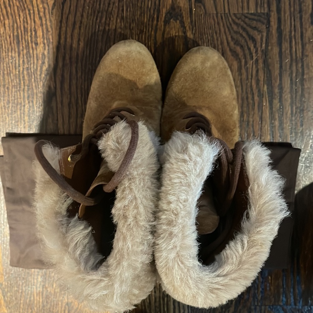 Fur heeled Gucci suede boots - Picture 3 of 7